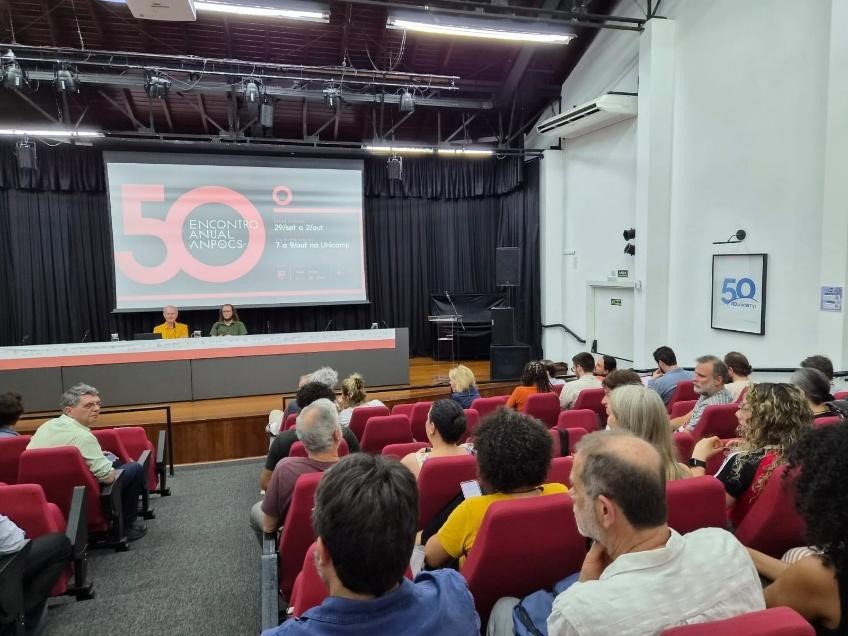 Sessão “Conversa com Autor” da ANPOCS homenageia Adalberto Cardoso e destaca nova agenda para a Sociologia do Trabalho